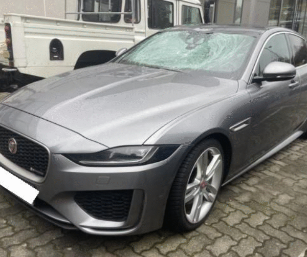 Jaguar XE R-Dynamic SE AWD